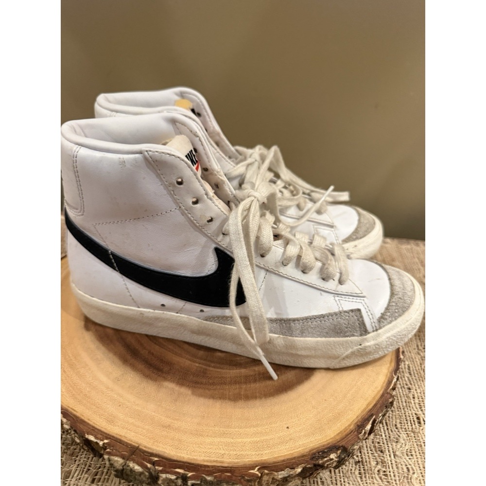 Nike Blazer Mid‎ '77 Women's 7 White Black Sneakers With Box CZ1055-100